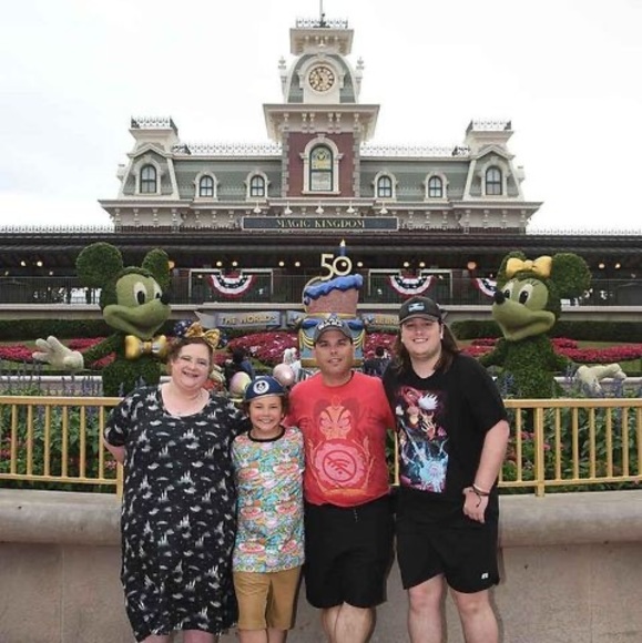 Profile Picture of Suzanne Nicholson-todd (@uamdb2000) on Poshmark