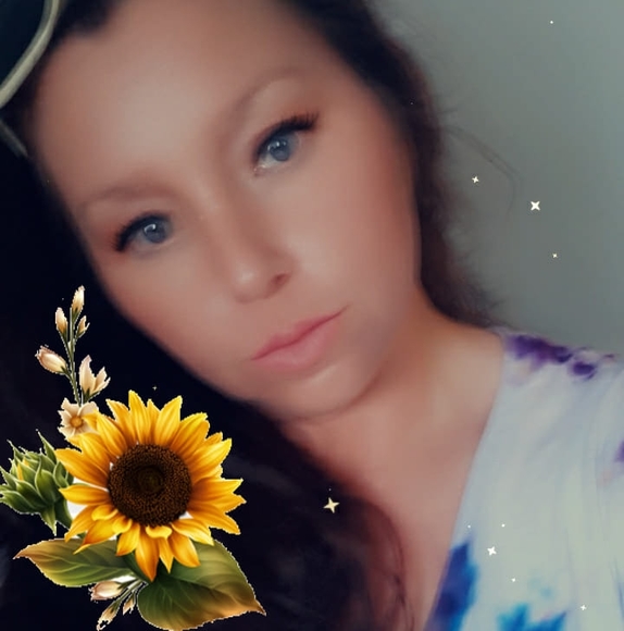 Profile Picture of Tara Wright (@tnwright1018) on Poshmark