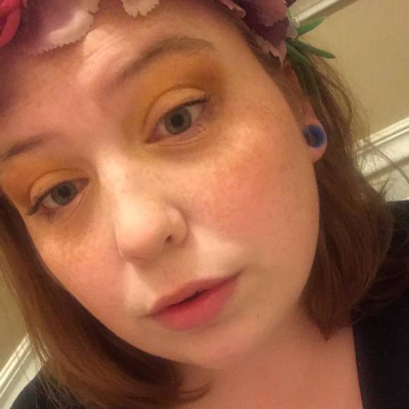 Profile Picture of Chloe Albright-prentice (@cloverbear01) on Poshmark