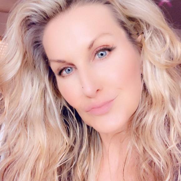 Profile Picture of Denise Bardzik (@dmbardzik) on Poshmark