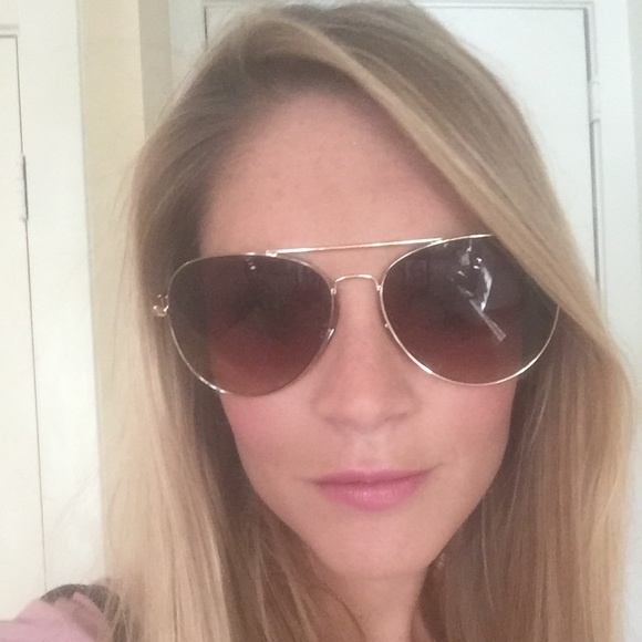 Profile Picture of Olivia Draggoo (@draggoo) on Poshmark