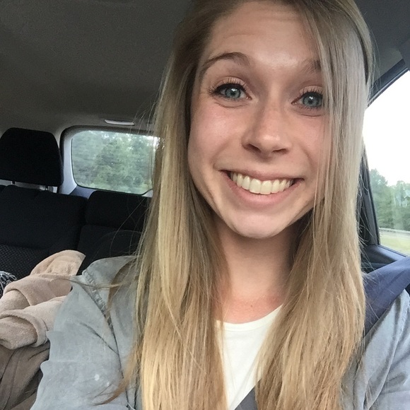 Profile Picture of Jenna Wilson (@jennawilson2015) on Poshmark