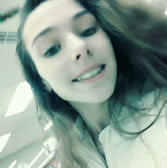 Profile Picture of Savannah Powers (@savannahshop) on Poshmark