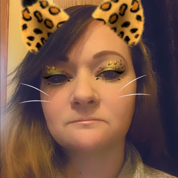 Profile Picture of Juli Rybka (@rybka101) on Poshmark
