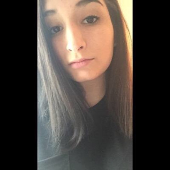Profile Picture of Amber Hanophy (@amberhanophy) on Poshmark
