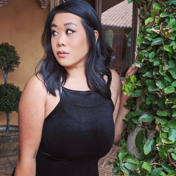 Profile Picture of Jemma Cionni (@glambyjem) on Poshmark