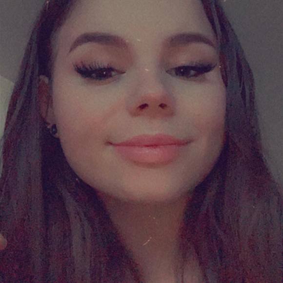Profile Picture of Faith Keller (@faithke19) on Poshmark