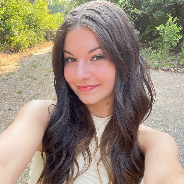 Profile Picture of chels (@chelsiecalvert) on Tiktok