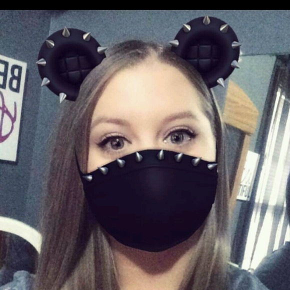 Profile Picture of Amber Oglesby (@amberlovexoxo) on Poshmark