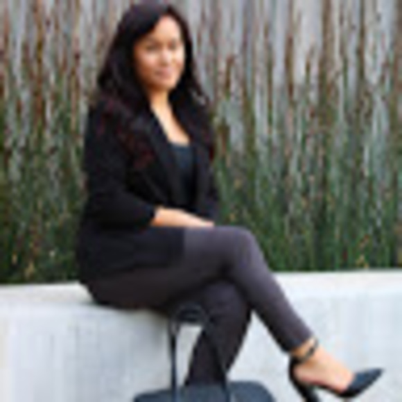 Profile Picture of Dorine Olarte (@dorine037) on Poshmark