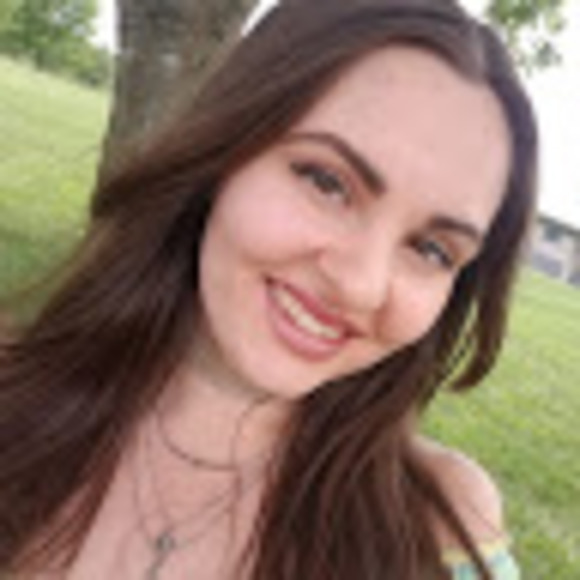 Profile Picture of Hetra Dufner (@hetra93) on Poshmark