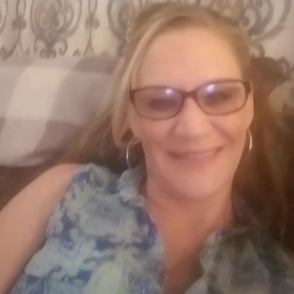 Profile Picture of Lisa Bilzer-duvall (@lbilzer211) on Poshmark