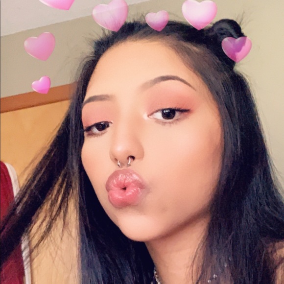 Profile Picture of Jenny Vega (@jennifercvega) on Poshmark