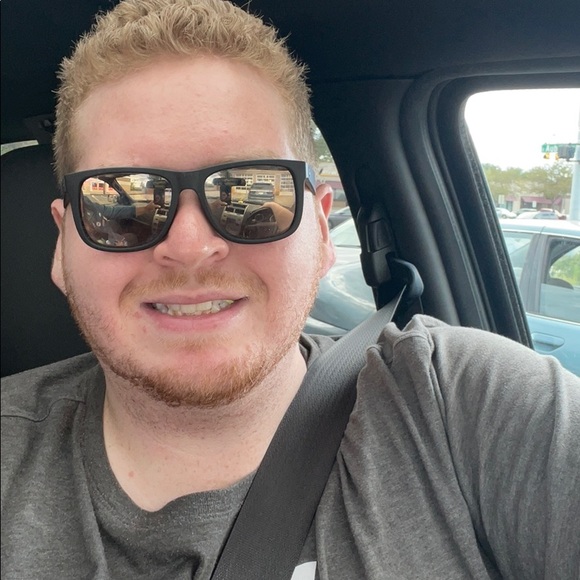 Profile Picture of Brandon Tenhoopen (@btenhoop) on Poshmark