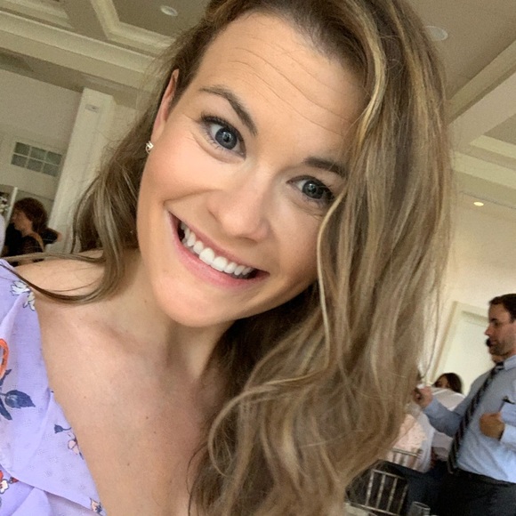 Profile Picture of Claire Clarke (@clarified803) on Poshmark