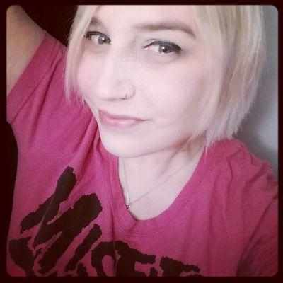 Profile Picture of Amanda Leyh (@popscene01) on Twitter