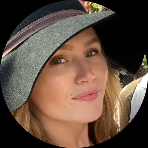 Profile Picture of Stephanie Luanne (@stephanieluanne) on Poshmark