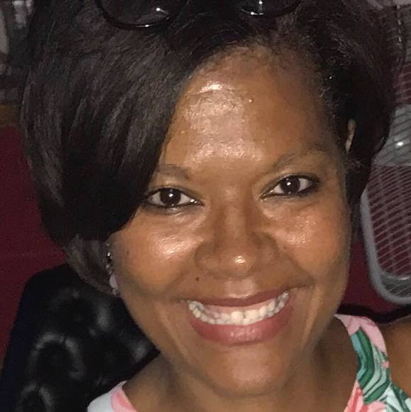 Profile Picture of Elaine Eiland (@elaineeiland) on Poshmark