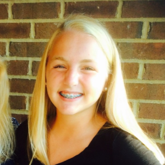 Profile Picture of Lisa Nesselroade (@lisajohnae) on Poshmark