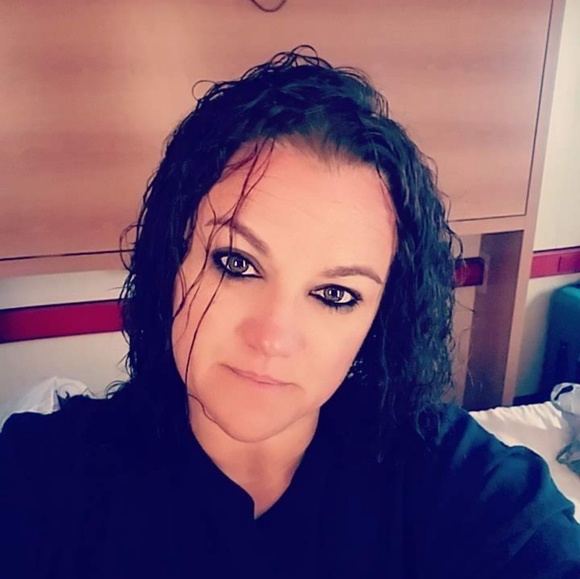 Profile Picture of Shelly Greenlee (@sacw74) on Poshmark