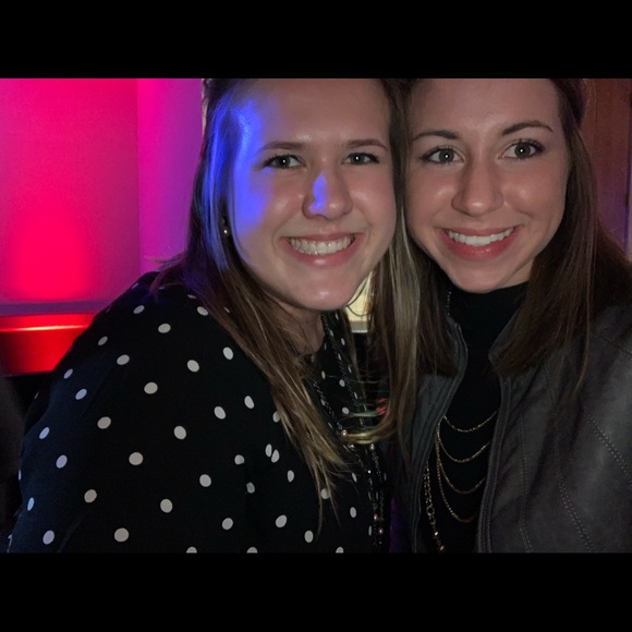 Profile Picture of Sarah Dabella (@sdabella) on Poshmark