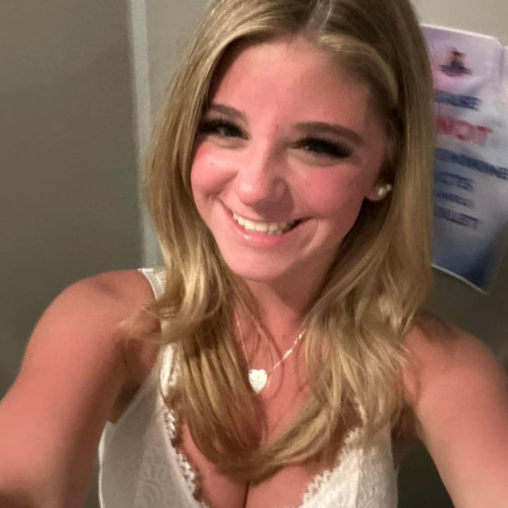 Profile Picture of Lol (@adriannakeena) on Tiktok
