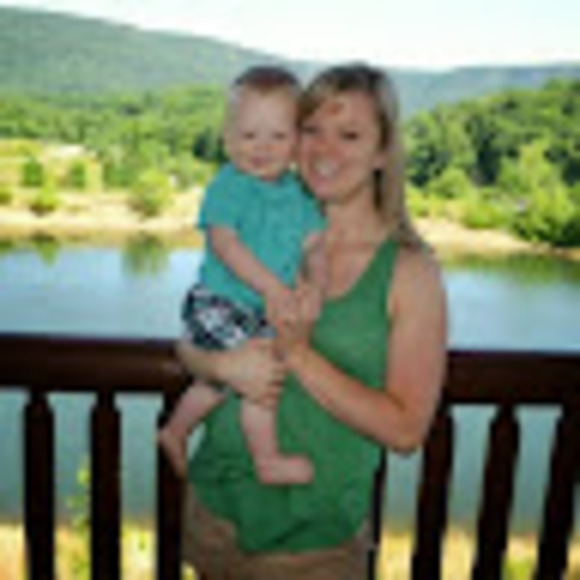 Profile Picture of Emily Wiechmann (@eawiechmann) on Poshmark