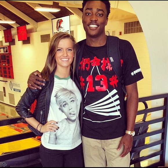 Profile Picture of Ryann Stehley (@ryannstehley) on Poshmark