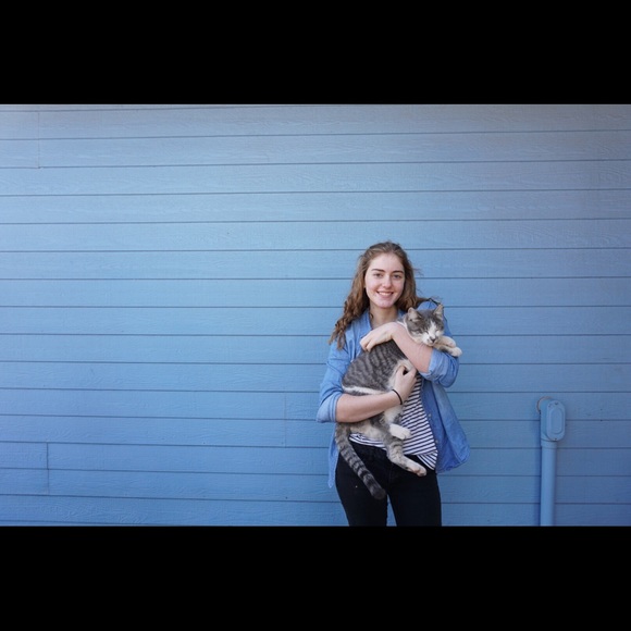 Profile Picture of Emma Angerbauer (@emmaange) on Poshmark