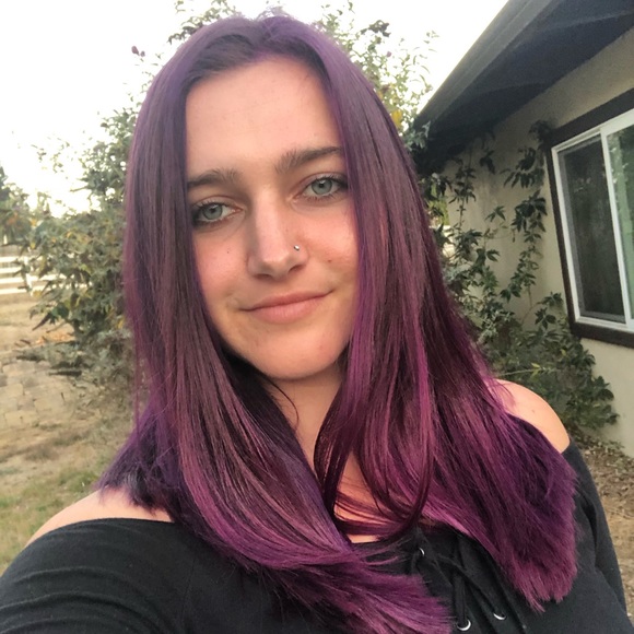 Profile Picture of Erin Larcher (@larcerin) on Poshmark