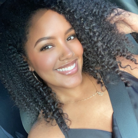 Profile Picture of Diatra Lanham (@diatralanham) on Poshmark