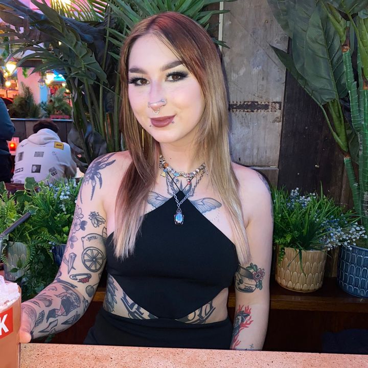 Profile Picture of Ella Charlton (@duritsella) on Tiktok