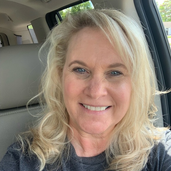 Profile Picture of Tina Ryan (@tinan0629) on Poshmark