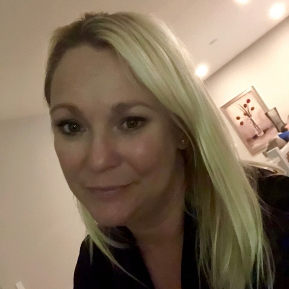 Profile Picture of Joanne Storring (@joannestorring) on Poshmark