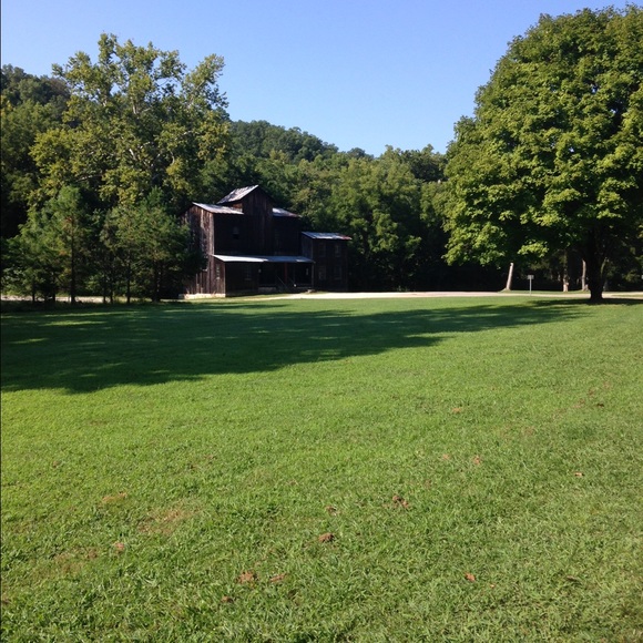 Profile Picture of Lindsay Case (@lindsaybcase1) on Poshmark