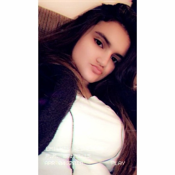 Profile Picture of Emily Carbenia (@emilycarbenia_) on Poshmark