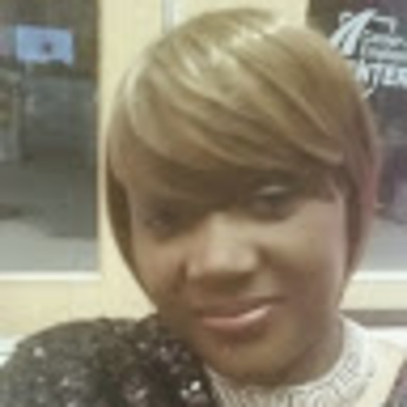 Profile Picture of Toriana Pettaway (@tpett1219) on Poshmark