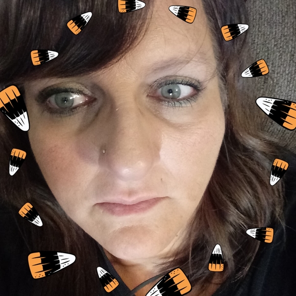 Profile Picture of Gloria Siggers (@psiggs) on Poshmark