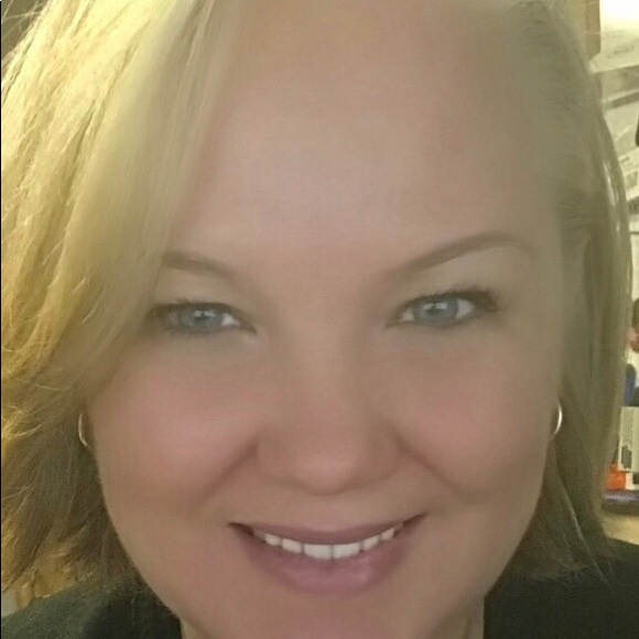 Profile Picture of Angela Duncan (@angela6735) on Poshmark