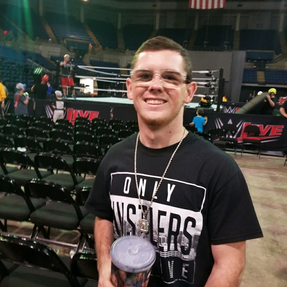 Profile Picture of Richard Hall (@richirrich) on Poshmark