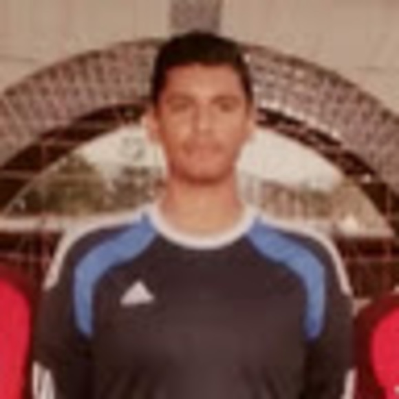 Profile Picture of Cesar Giron (@cesargiron) on Poshmark