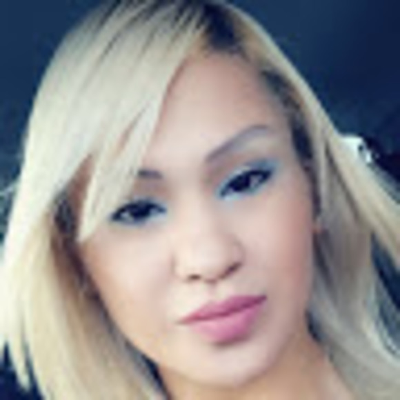 Profile Picture of Adamaris Vazquez (@adamarisv1285) on Poshmark