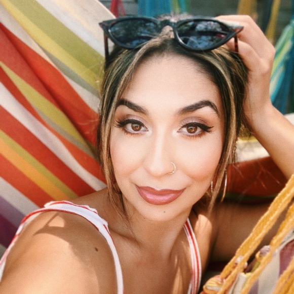Profile Picture of Anissa Alvarado (@anissaavocado) on Poshmark