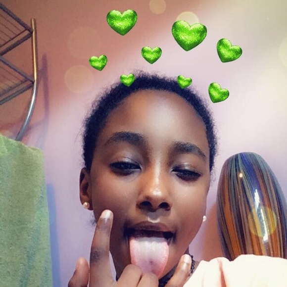 Profile Picture of Alana Deedon (@kashd0lllana) on Poshmark