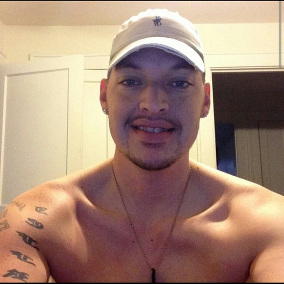 Profile Picture of Jeffrey Hutto (@jeffhutto) on Poshmark