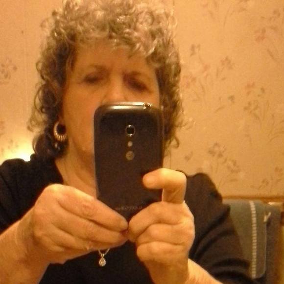 Profile Picture of Joyce Suggs (@tausy) on Poshmark