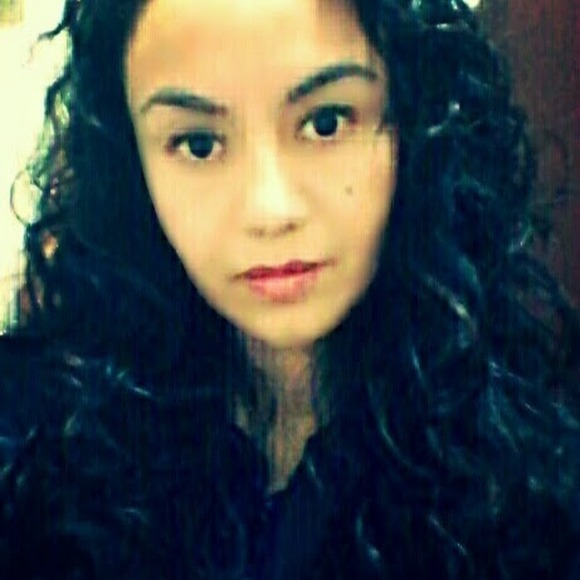 Vero Bastida - Poshmark Profile Picture of Vero Bastida (@veroafrika) on Poshmark