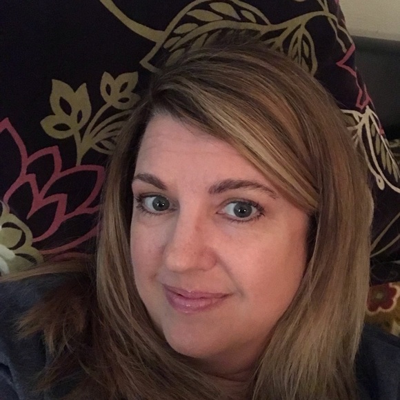 Profile Picture of Anne Kennedy (@banniebannie) on Poshmark