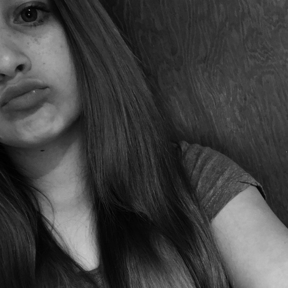 Profile Picture of Khilyn Mcdiffett (@khimcdiff) on Poshmark