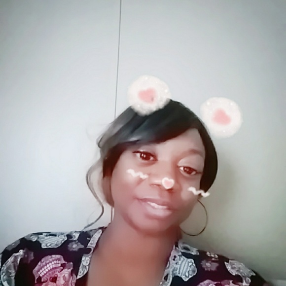 Profile Picture of Temisha Shanks (@temisha77) on Poshmark